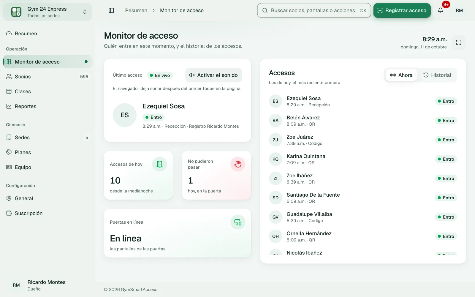 El monitor de acceso en la recepción, mostrando un acceso permitido en verde